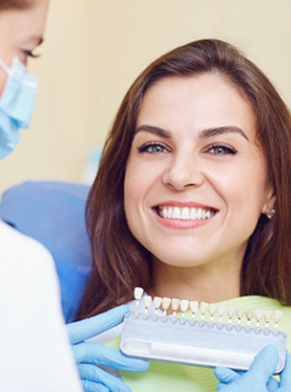 Dentist in Powell helping patient receive a crown